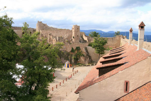 L&acirc;u đ&agrave;i Hohlandsbourg